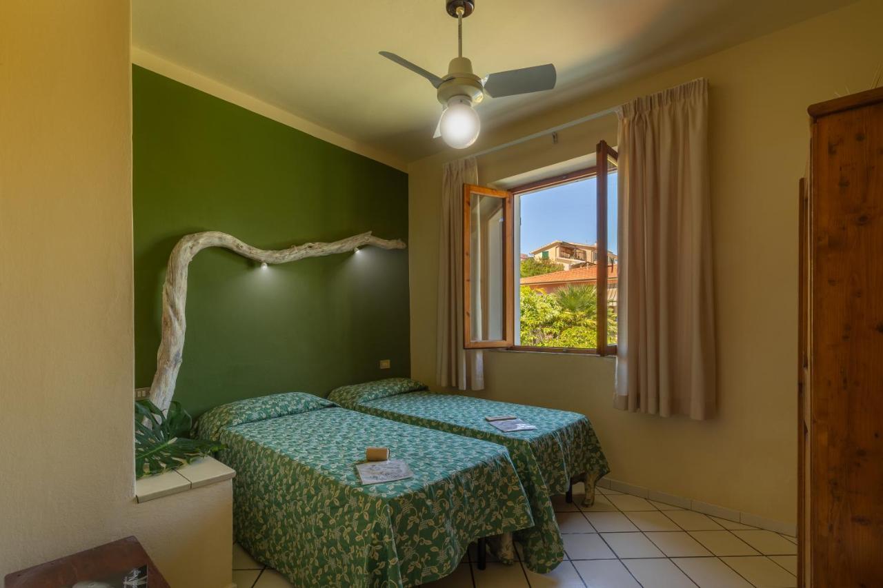 Hotel Cernia Isola Botanica Сант'Андреа Екстер'єр фото