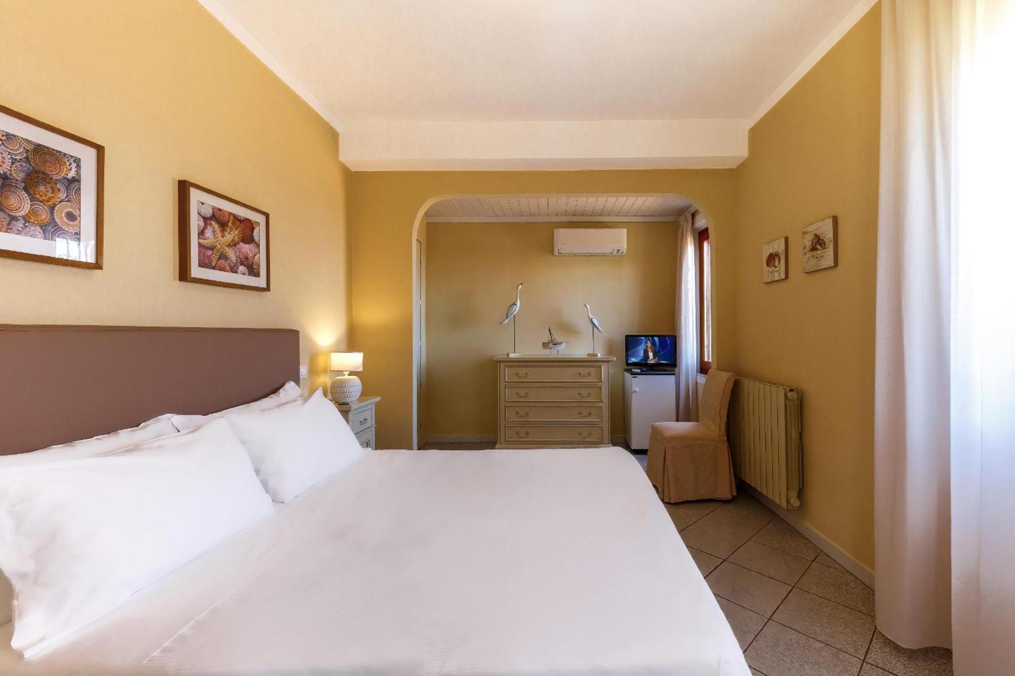 Hotel Cernia Isola Botanica Сант'Андреа Екстер'єр фото